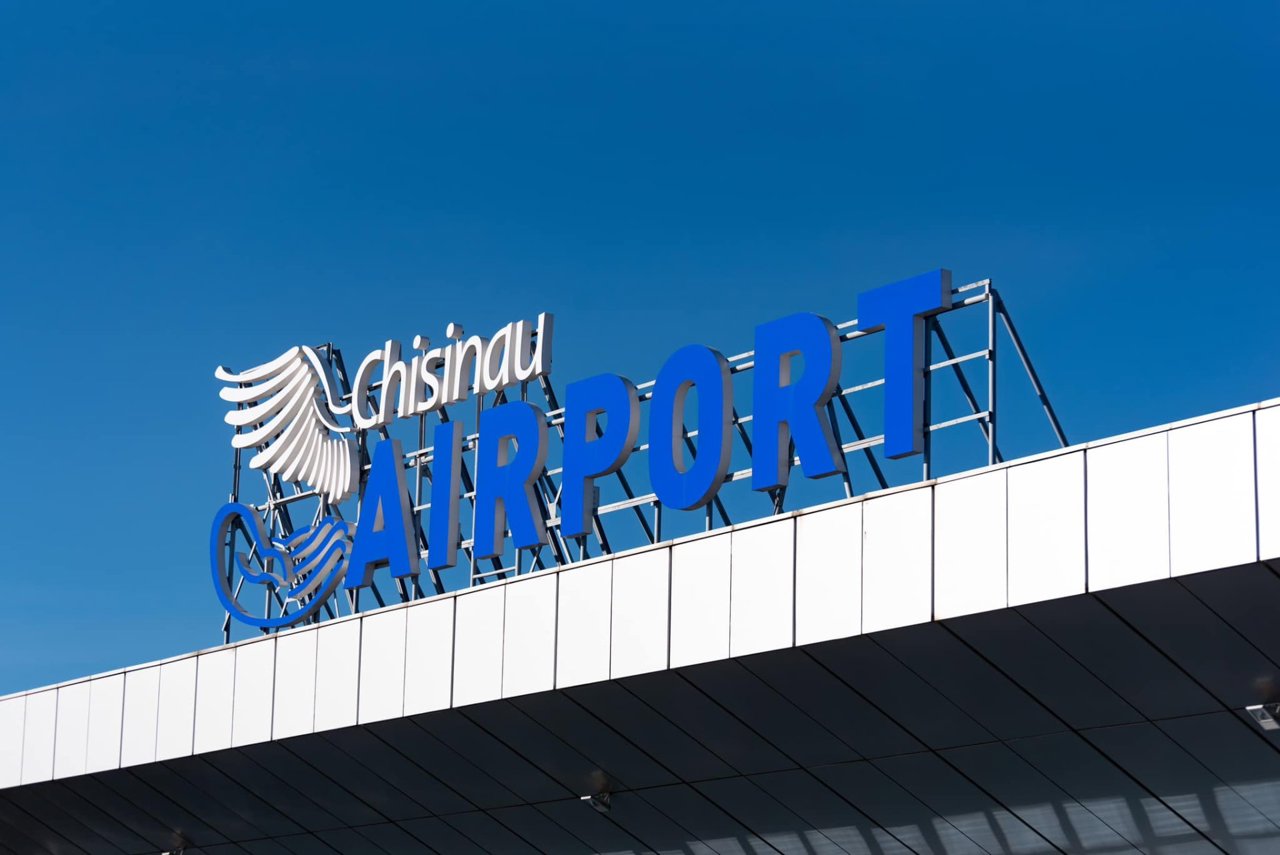 Administrația aeroportului din Chișinău, pregătită să alimenteze aeronavele cu kerosen european: Lukoil mai are stocuri pentru două zile