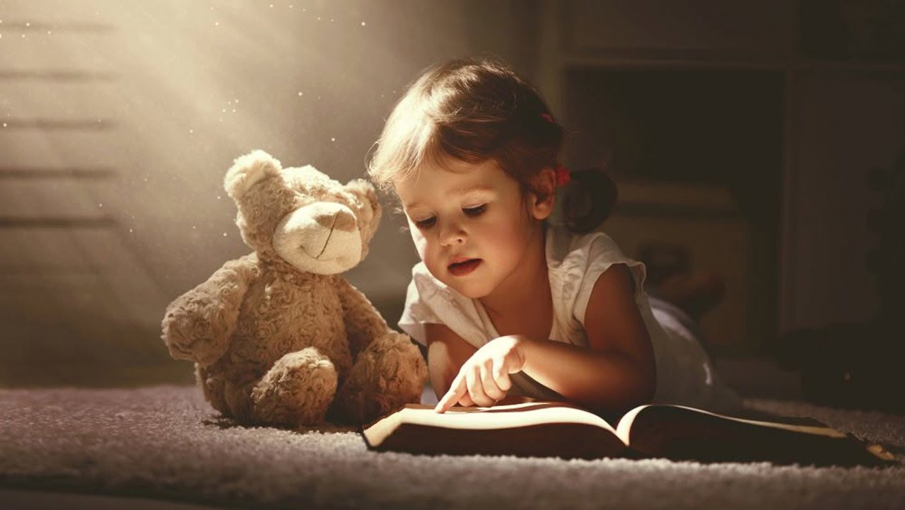Cartea transformă copiii: Beneficii emoționale și intelectuale evidențiate de specialiști