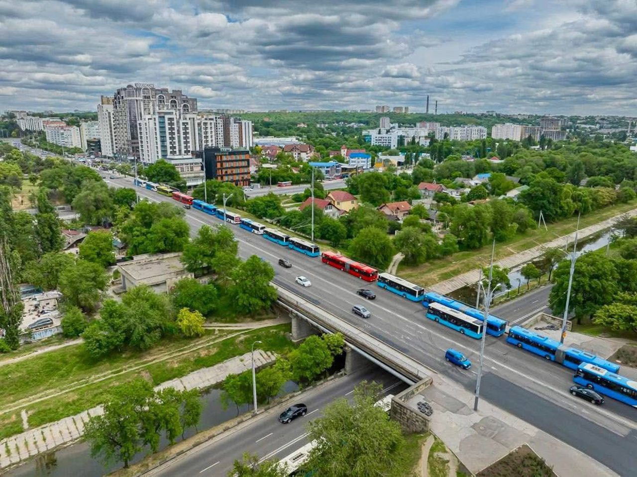 Măsuri speciale de Paștele Blajinilor: Rute suplimentare și parcări pentru accesul la cimitire