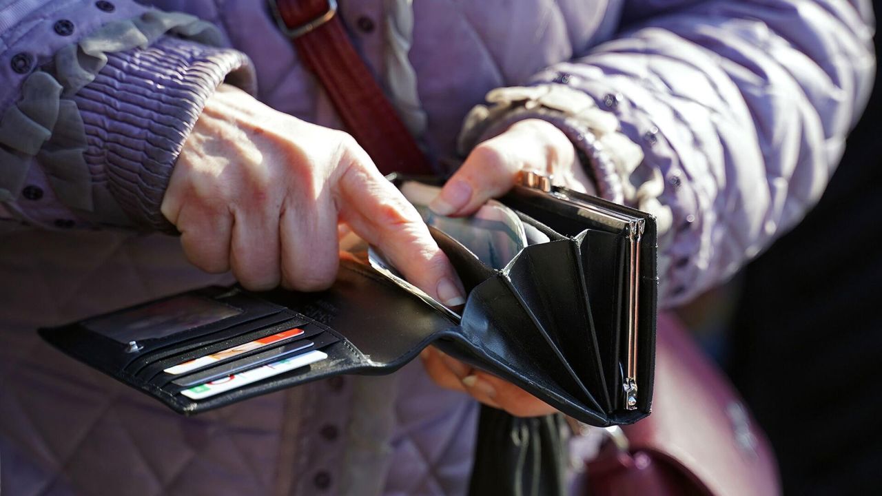 „De unde să luăm bani?”: Avertisment privind posibile majorări de impozite în Rusia