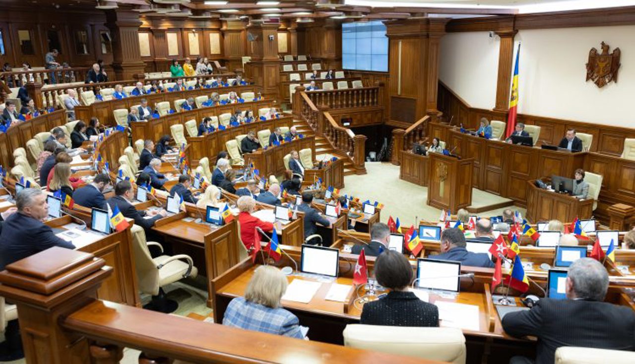 Parlamentul a aprobat în prima lectură implementarea votului prin corespondență în SUA și Canada