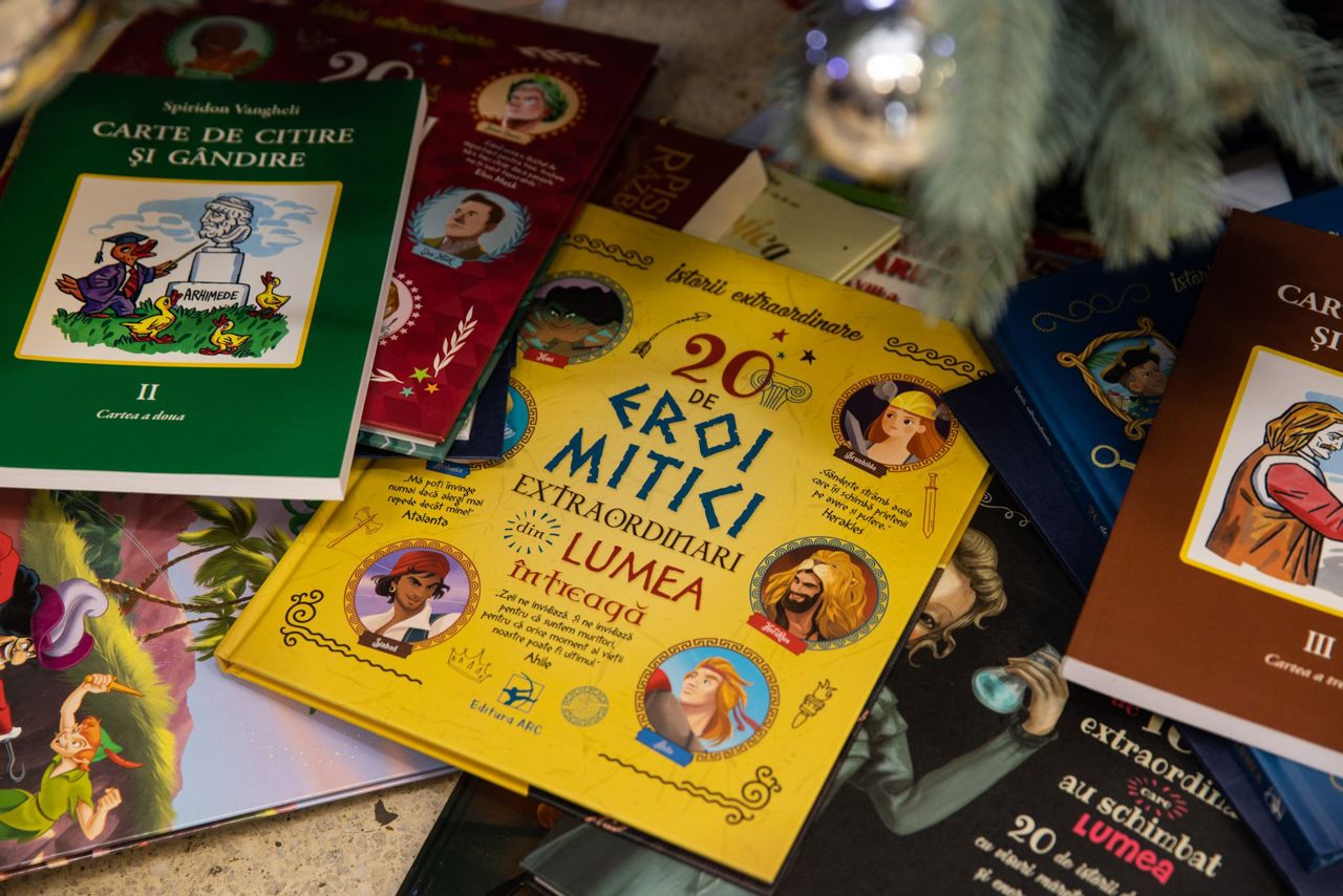 Christmas books light up libraries & hospitals in Moldova