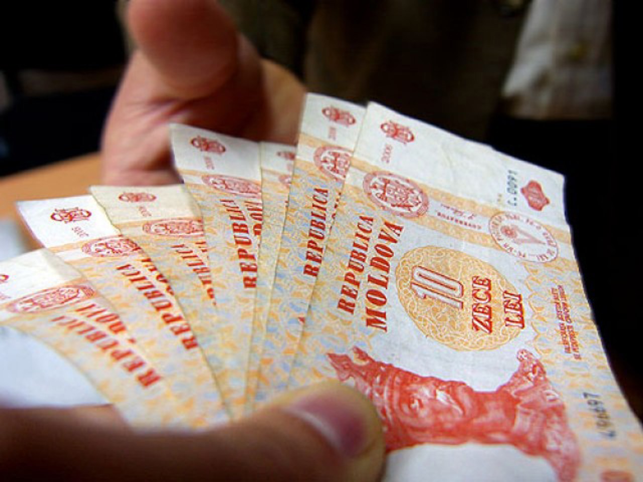 CNAS: Aproape 2.040 de moldoveni din diasporă au pensii din R. Moldova