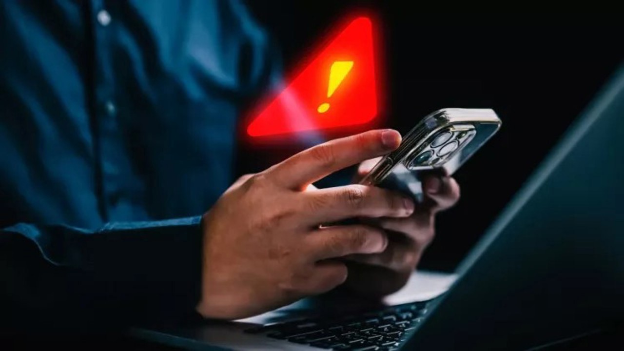Riscurile utilizării internetului: escrocherii, furt de identitate și rețele Wi-Fi nesecurizate