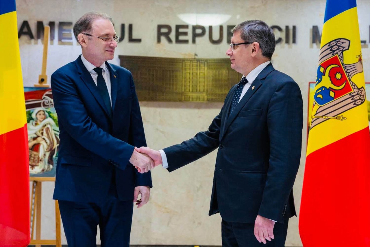 „Mai multe poduri peste Prut și mai puține frontiere între noi”. Mesajul lui Igor Grosu după întrevederea cu premierul României
