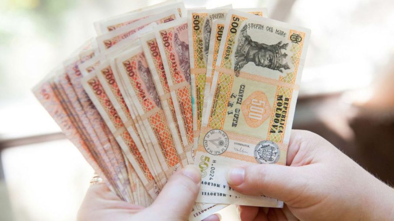 BNS: Trei din patru angajați au salarii mai mari de șapte mii de lei