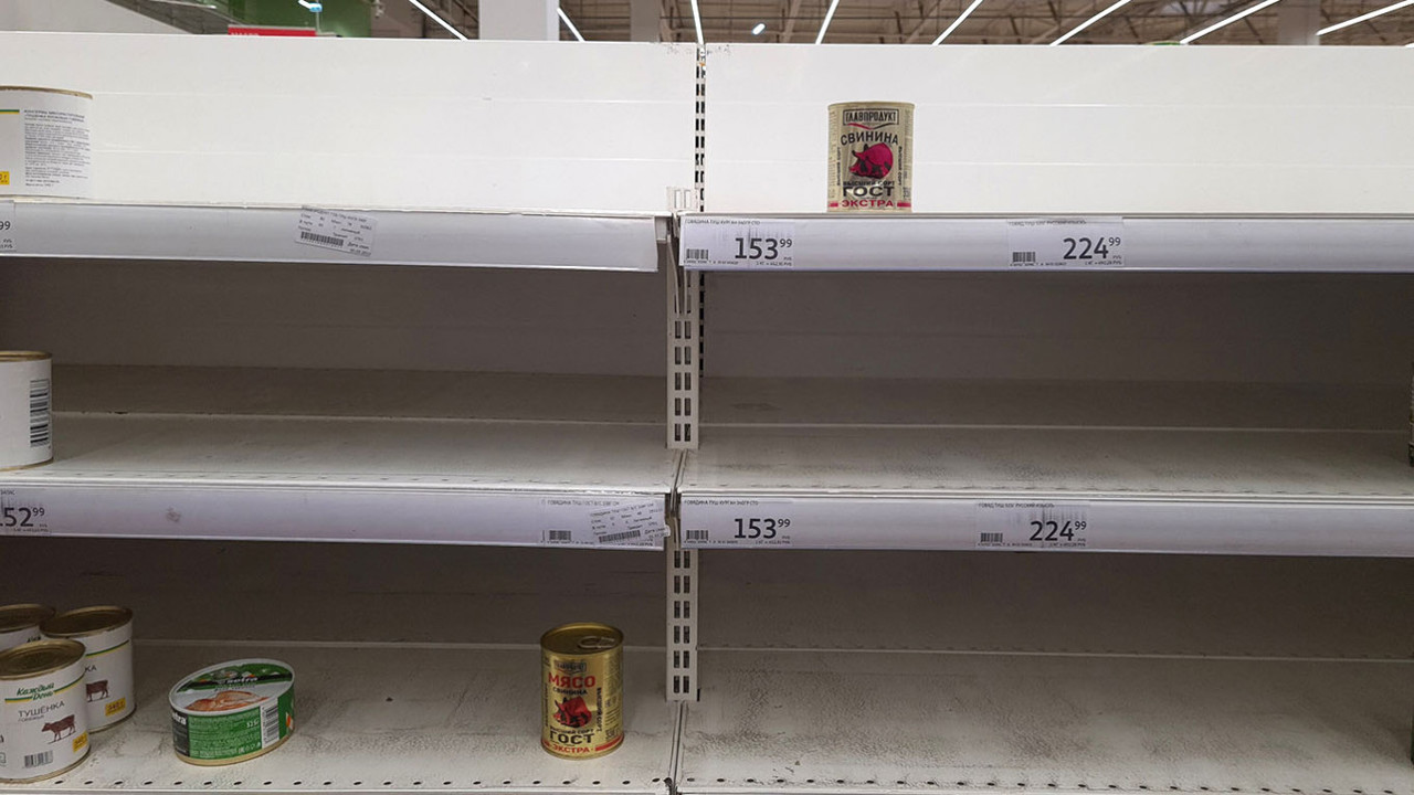 Experți de la Moscova: Rusia riscă rafturi goale dacă va limita adaosurile comerciale la 15%