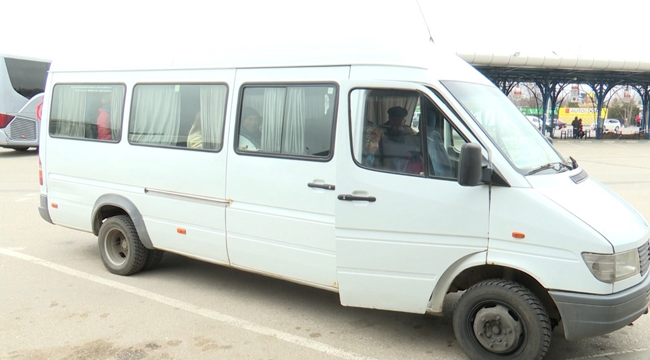 Călătorii, nemulțumiți că vor achita mai scump pentru transportul rutier: „Nu ne permitem, vom circula mai rar”