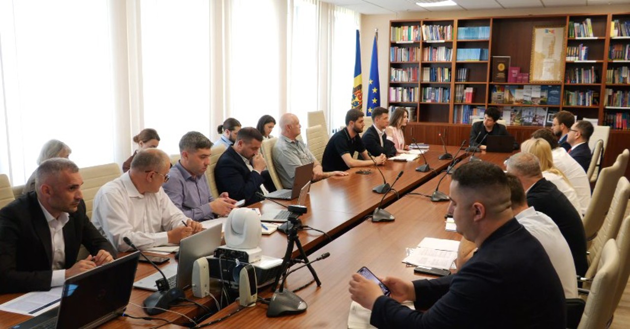 Securitatea aprovizionării cu produse petroliere, dezbătută înaintea celei de-a doua lecturi. Petroliștii cer sprijinul statului