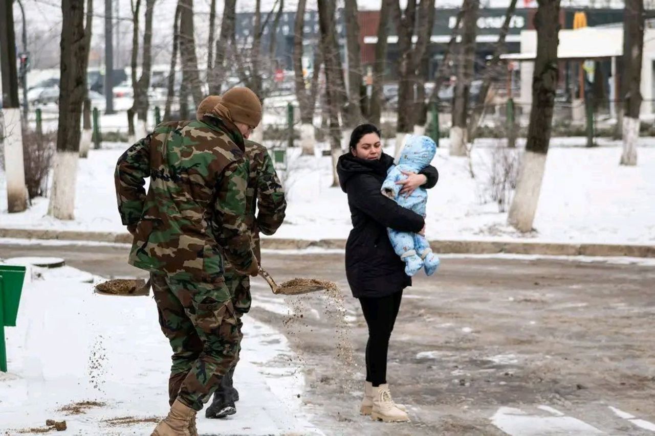 ACTUALIZARE | Lupta cu poleiul, în cifre: armata, MAI și drumarii, mobilizați nonstop în ultimele 12 ore