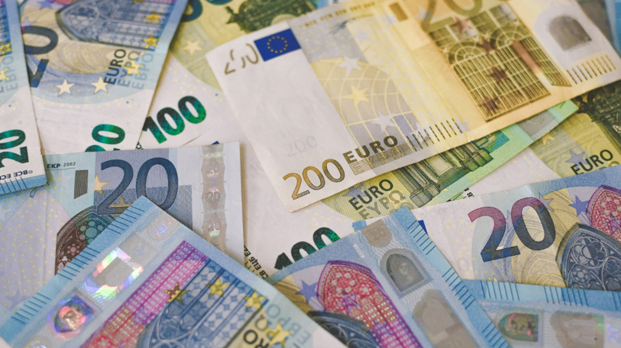 Cetățenia rusă creează obstacole financiare în UE: Scalable Capital închide conturi 