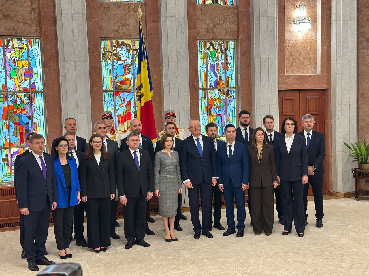 Кабинет министров Александра Мунтяну принес присягу перед президентом и спикером