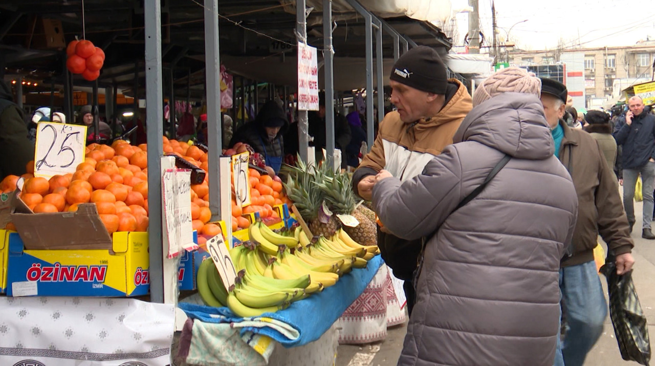Piețele sunt pline, dar coșurile mai mici: cum se pregătesc oamenii de sărbători