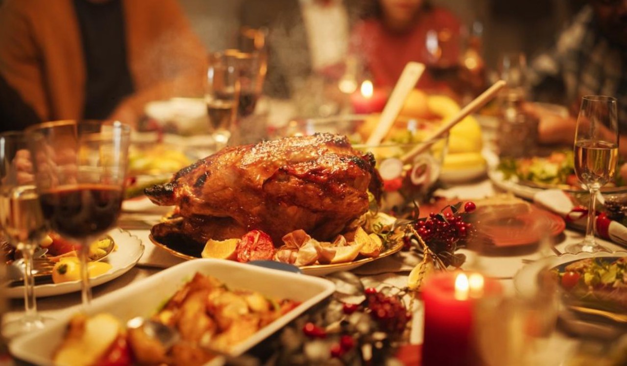 Expert, despre cheltuielile de sărbători: „Masa de Crăciun ajunge la 7.000 de lei, adică până la 60% dintr-un salariu lunar”
