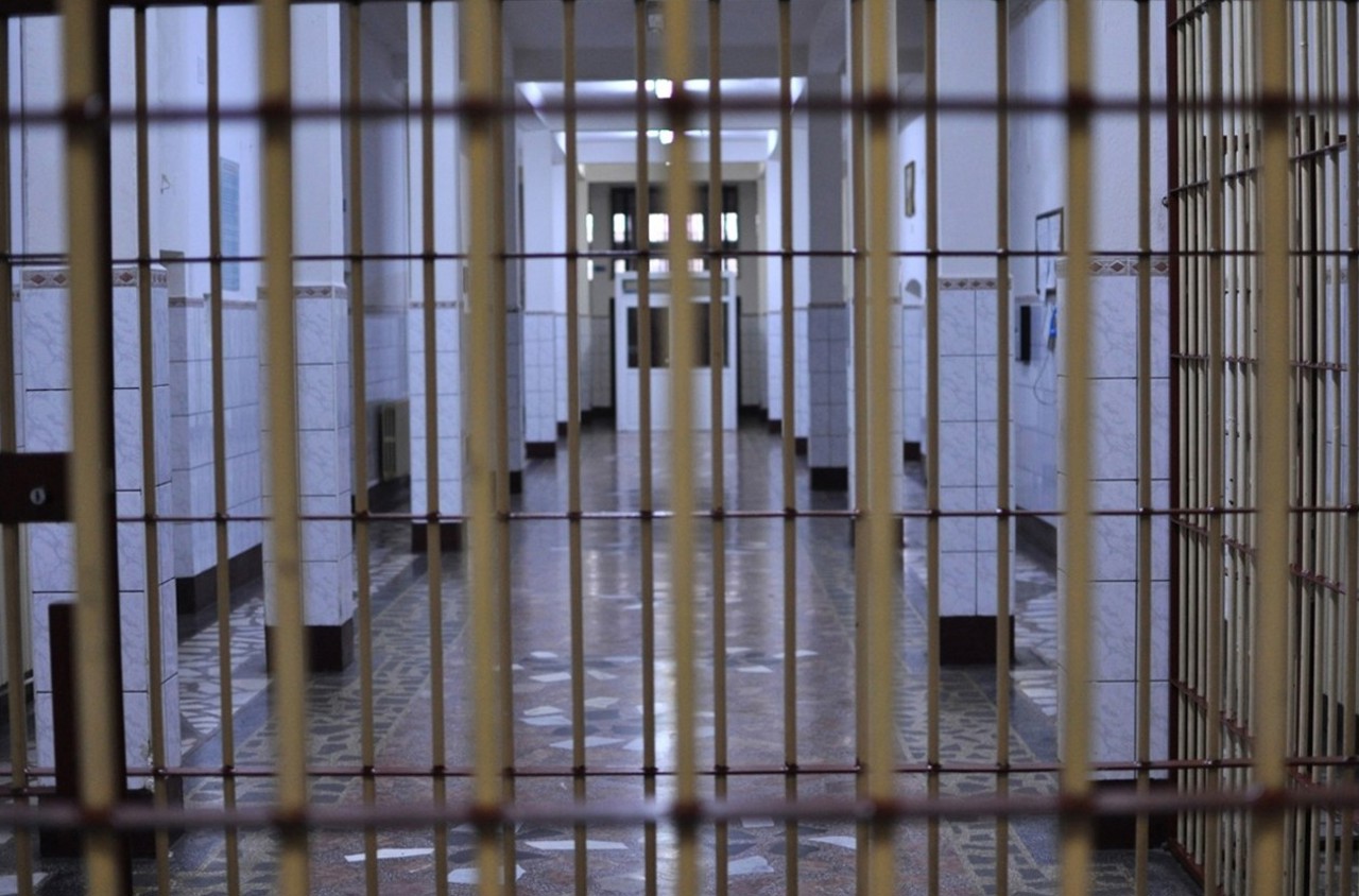 Un deținut condamnat pentru viol, care a evadat din Penitenciarul Lipcani, prins în localitatea Beleavinți