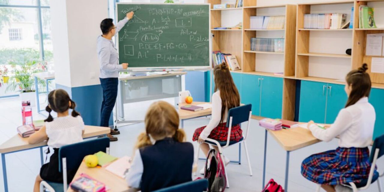 An școlar nou, criză veche: peste 1.500 de profesori lipsesc în școlile din R. Moldova