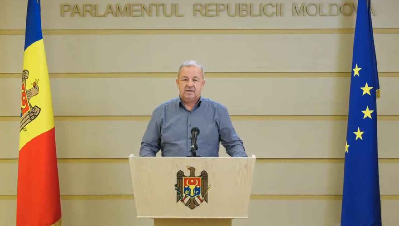 Deputy of the Bloc of Communists and Socialists Veaceslav Nigai announced today that he is leaving the parliamentary faction