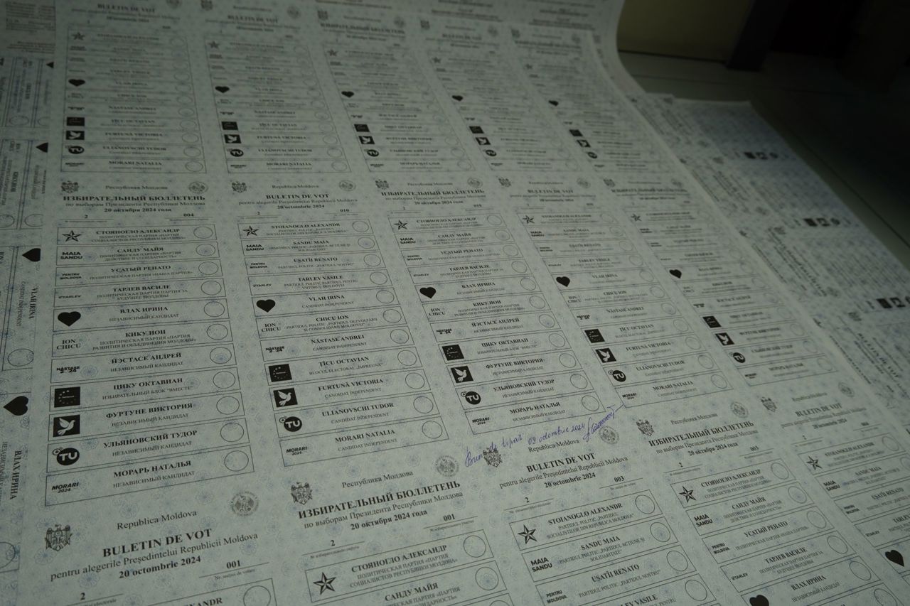 CEC prints 5.6 million ballot papers for October 20 elections: gray for presidential, purple for referendum