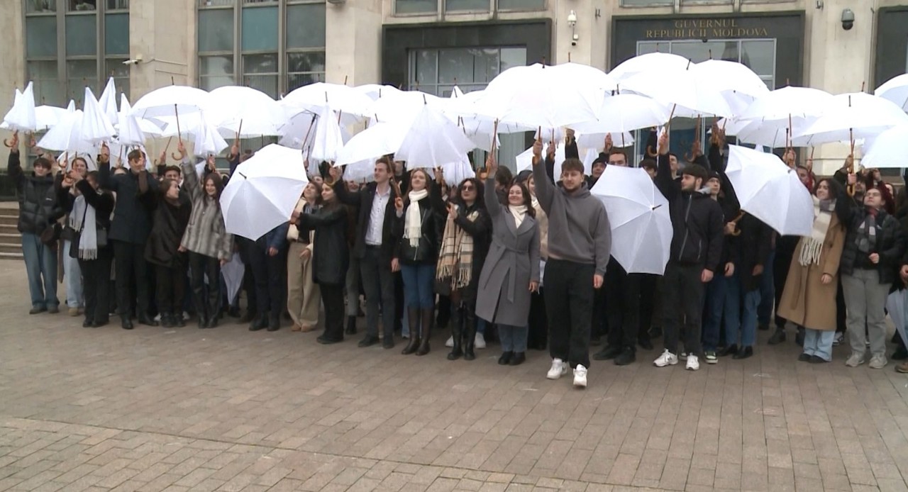 Aleg să fiu onest, integritatea începe cu mine, mesajul transmis de zeci de studenți la un flashmob în capitală  
