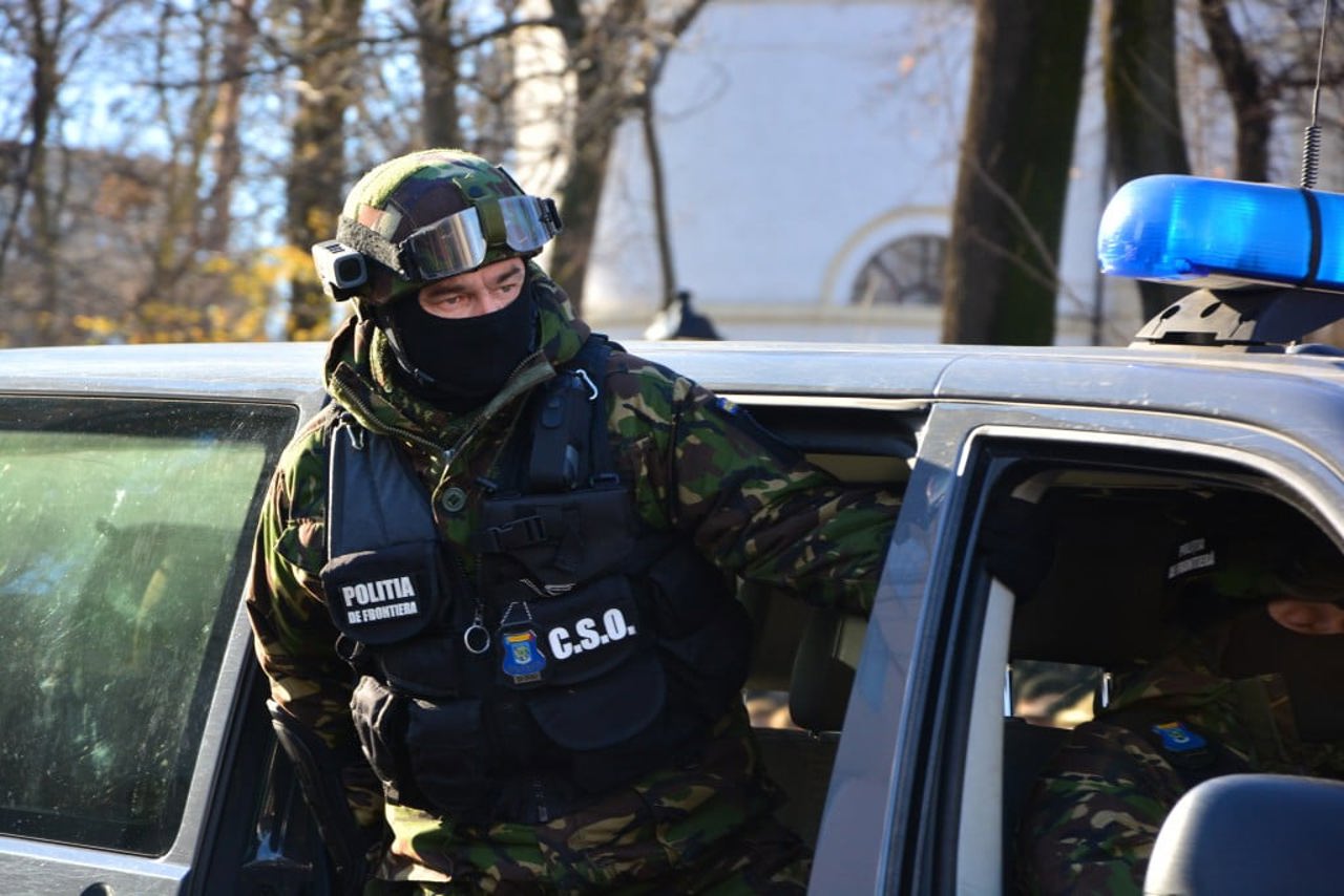 23 de vameși și polițiști de frontieră din România, plasați sub control judiciar pentru 60 de zile