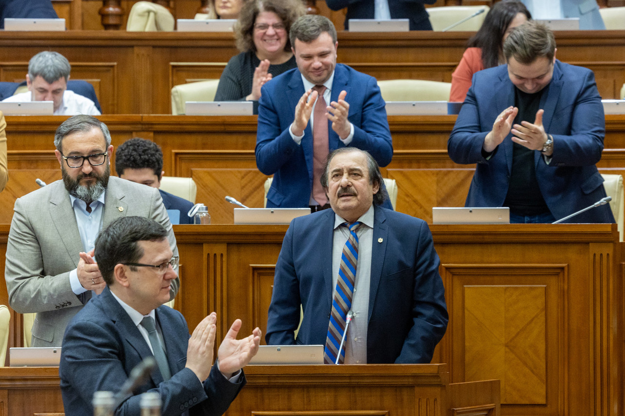 Parlamentul a luat act de demisia deputatului Nicolae Botgros: Fotoliul ar putea fi preluat de Silvia Bondarenco