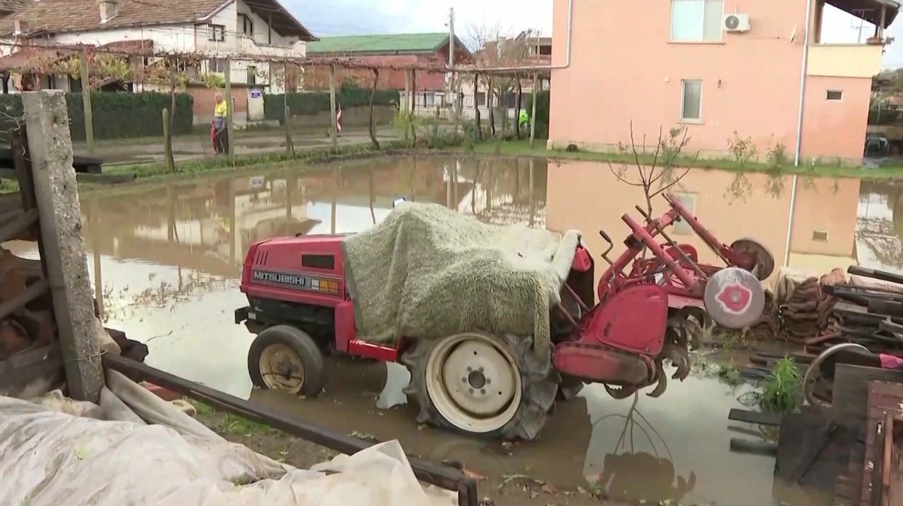 Europa și Asia, puse la încercare de vreme extremă: ape revărsate și viscole puternice