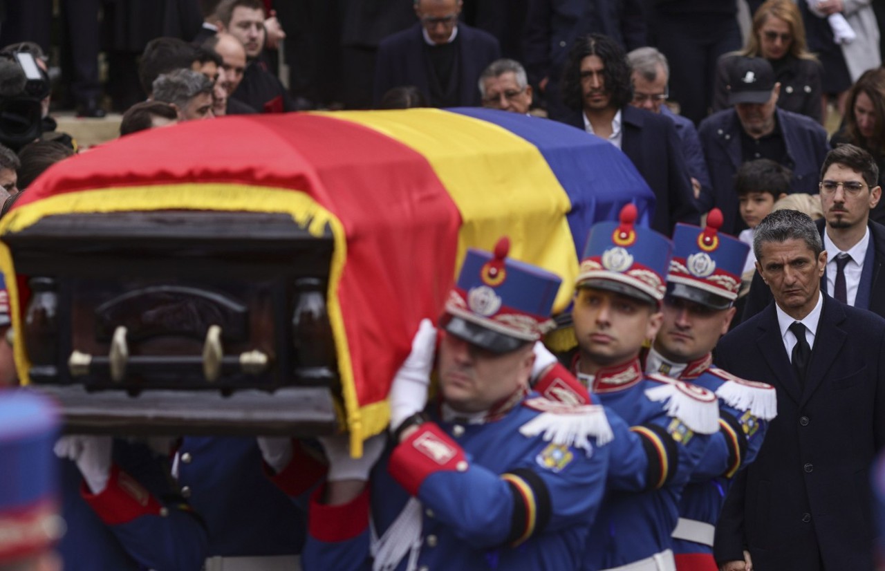 Durere și lacrimi în lumea fotbalului! Legendarul antrenor Mircea Lucescu a fost condus pe ultimul drum 