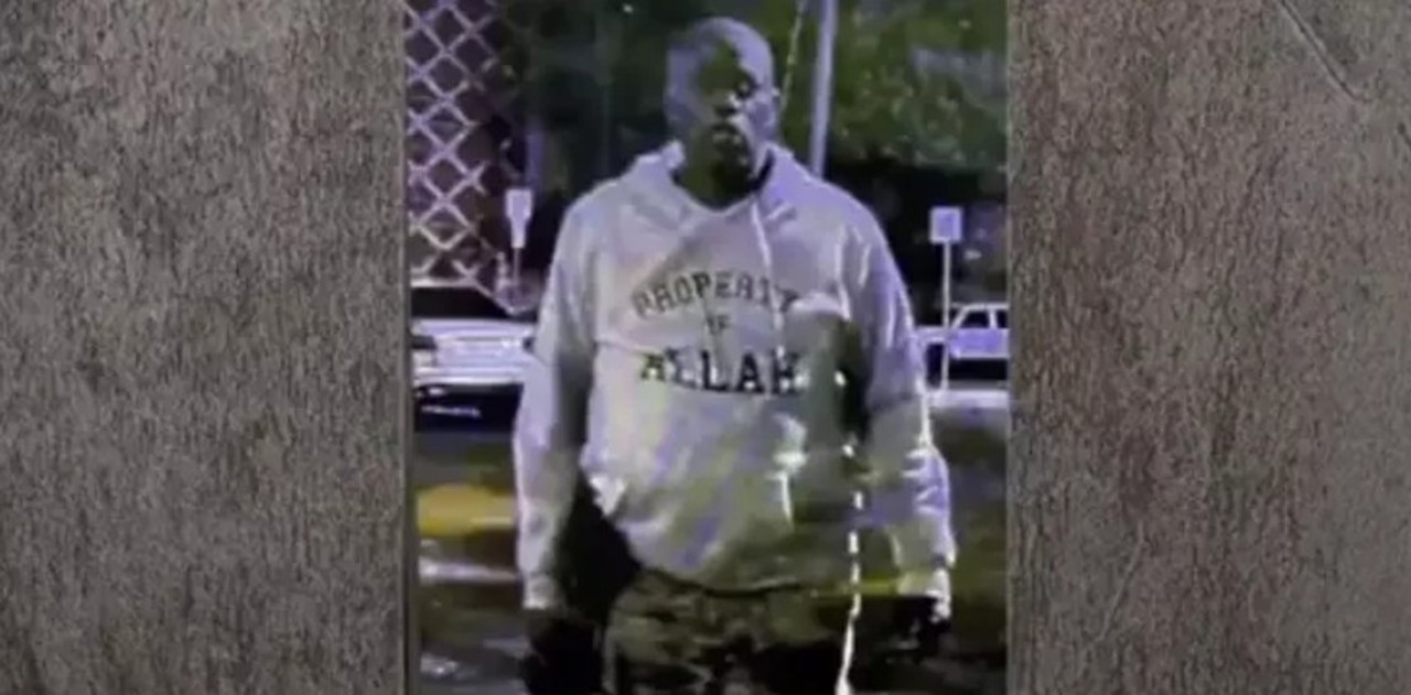 В Техасе мужчина в худи с надписью «Собственность Аллаха» расстрелял толпу возле бара