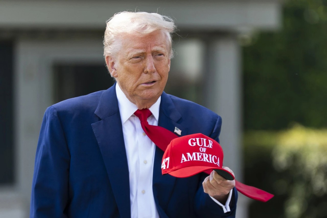 Сто дней Дональда Трампа: президент США отчитался о "рекордных успехах", но опросы говорят об ином