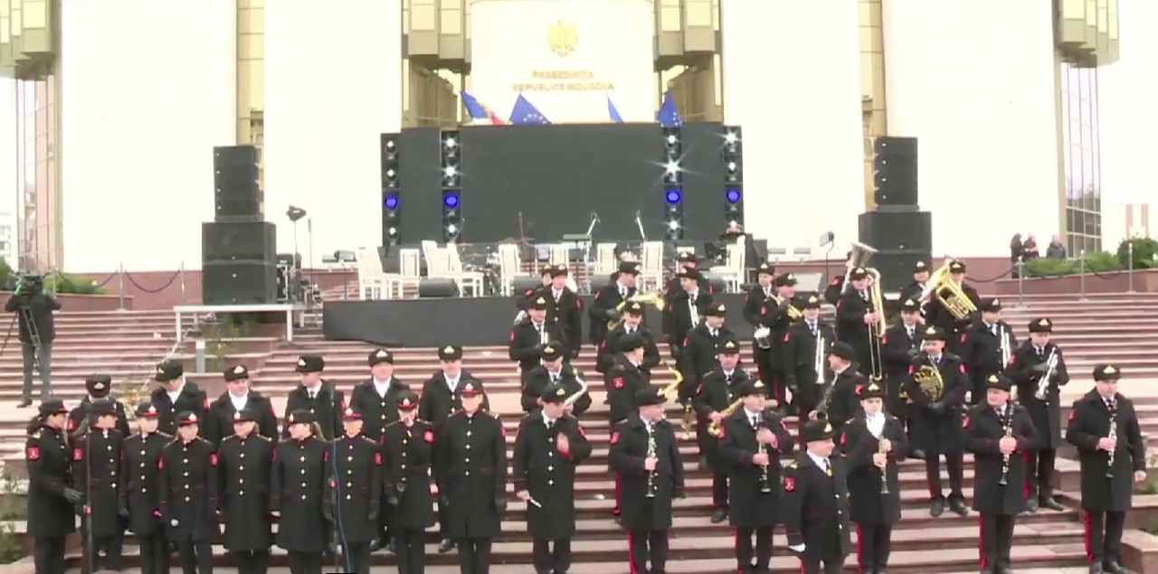 LIVE// Праздник «Европейская Молдова» перед зданием президентуры. Майя Санду и Янис Мажейкс выступят перед гражданами