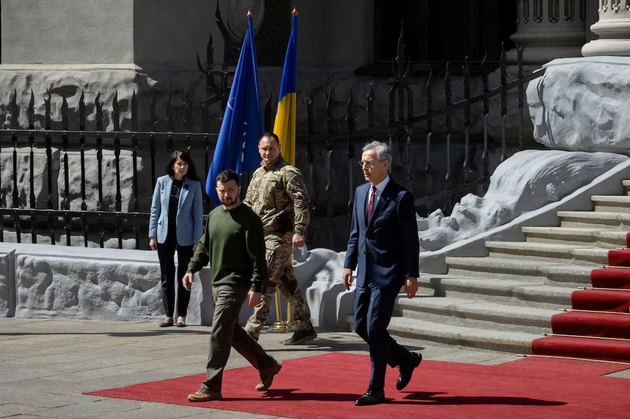 Șeful NATO, în vizită neanunțată la Kiev, declară că livrările de arme vor crește: „Sunt încrezător că lucrurile se vor schimba”