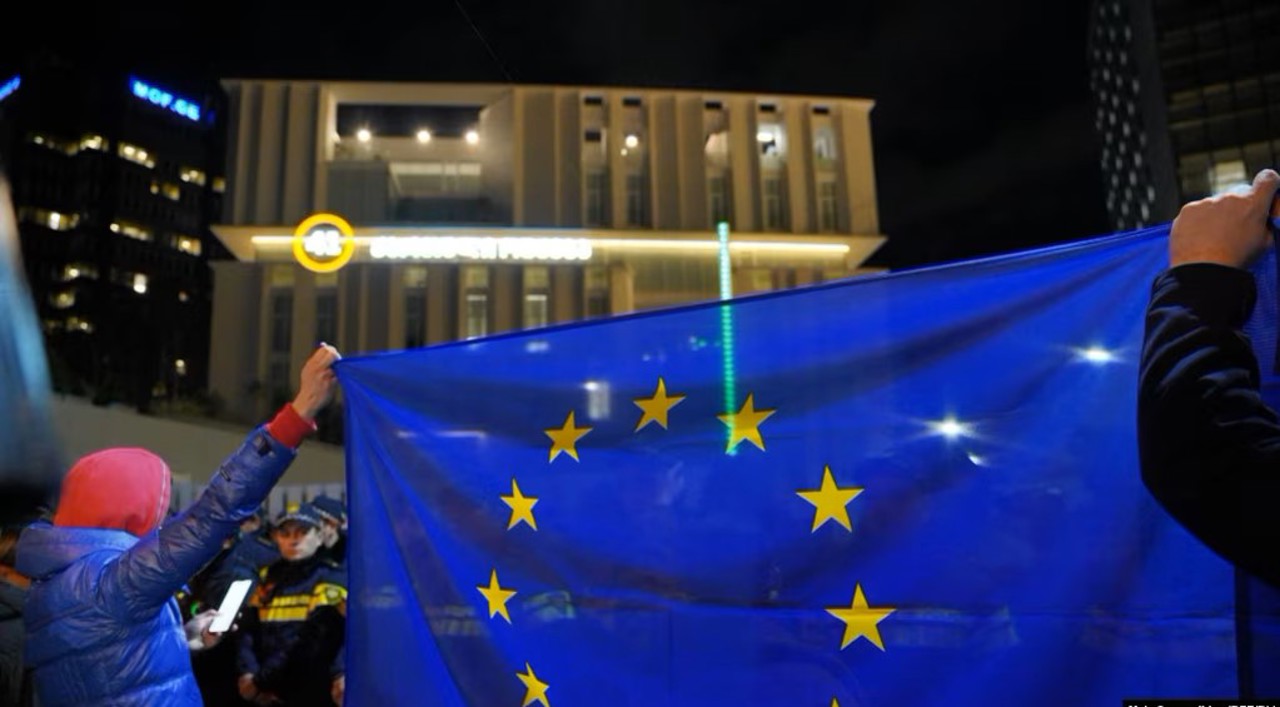 Proteste violente în Georgia după decizia de a suspenda negocierile de aderare la UE