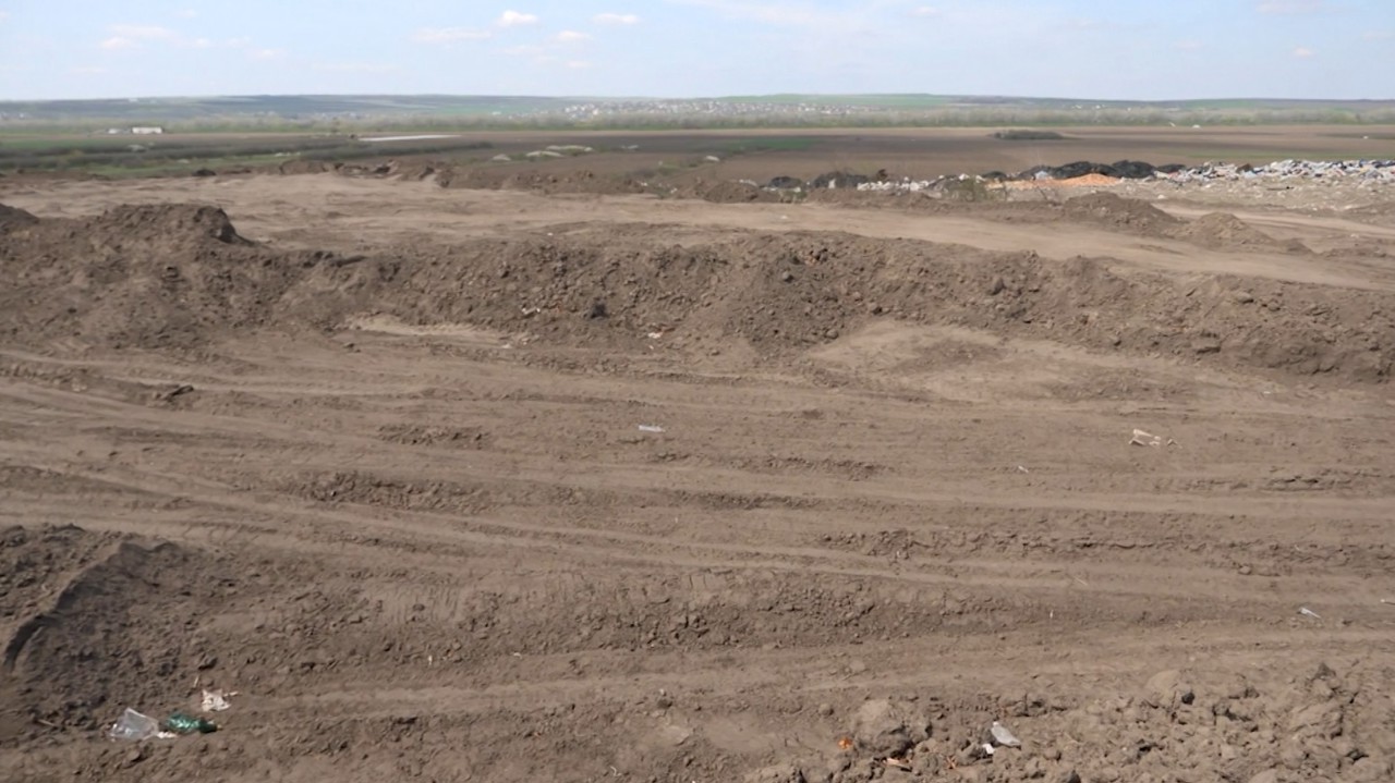 Oamenii din Coșnița se opun deschiderii unei cariere de nisip la intrarea în localitate