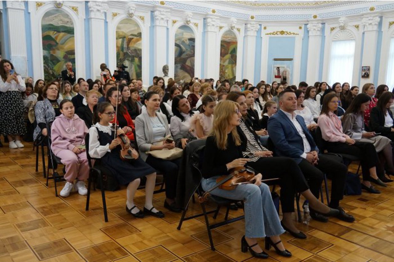 В Кишинёве наградили отличников "Большого диктанта по румынскому языку"