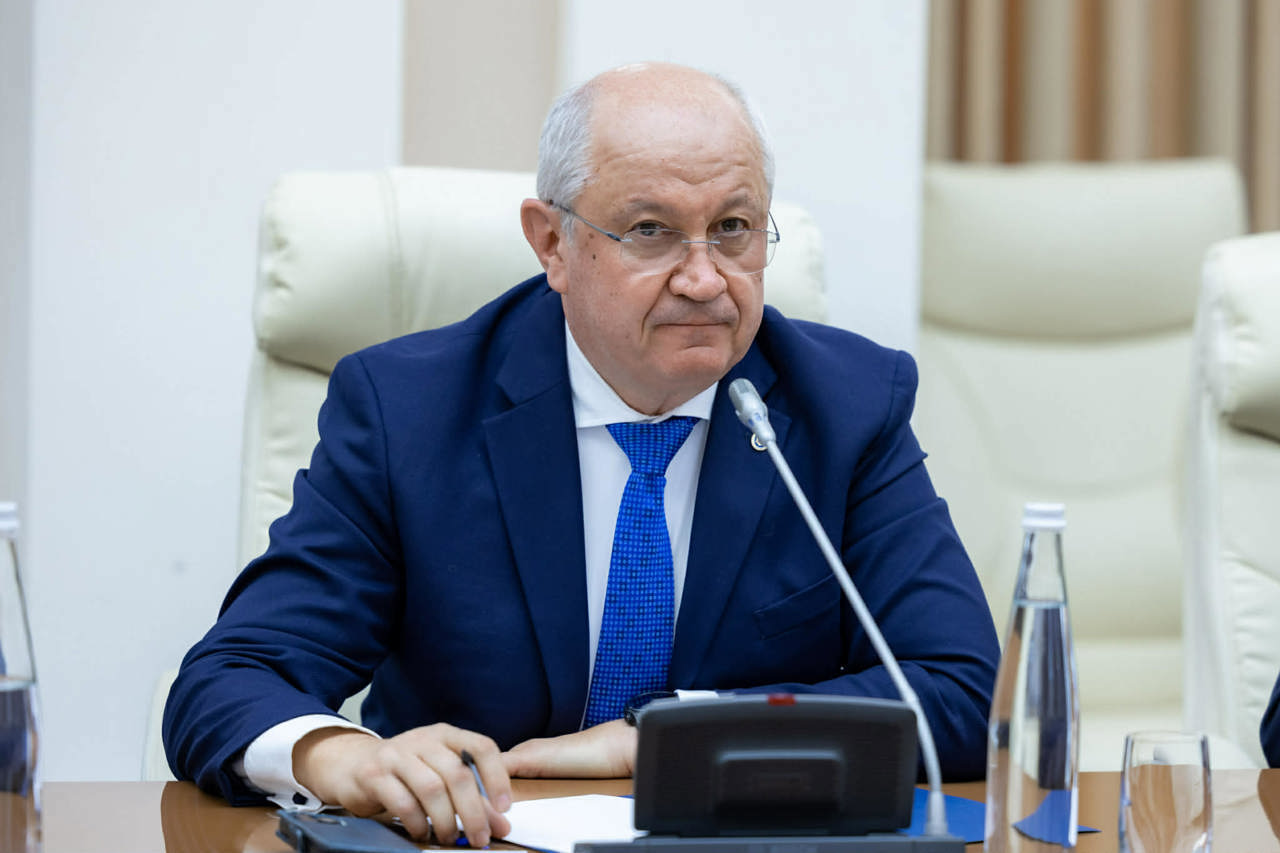 Premierul Alexandru Munteanu merge marți la București: Va participa la o conferință dedicată securității în Europa de Sud-Est