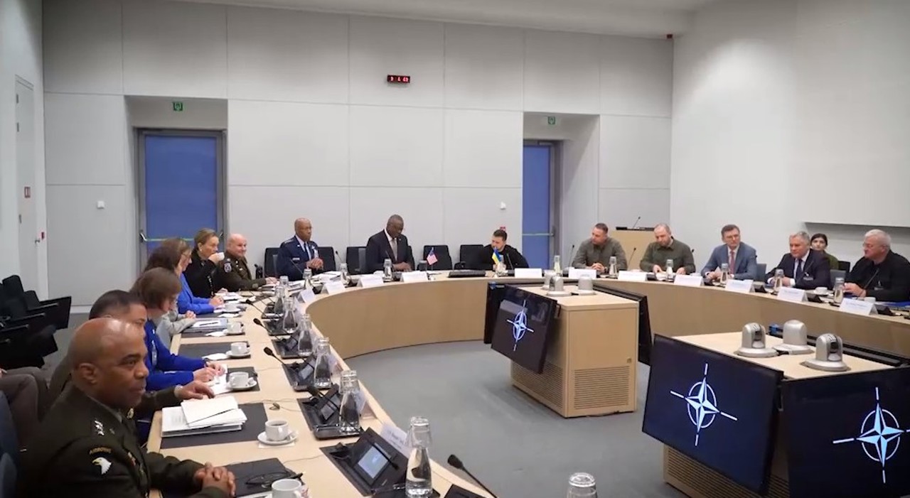 Zelenski într-o vizită surpriză la sediul NATO pentru prima dată de la începutul războiului