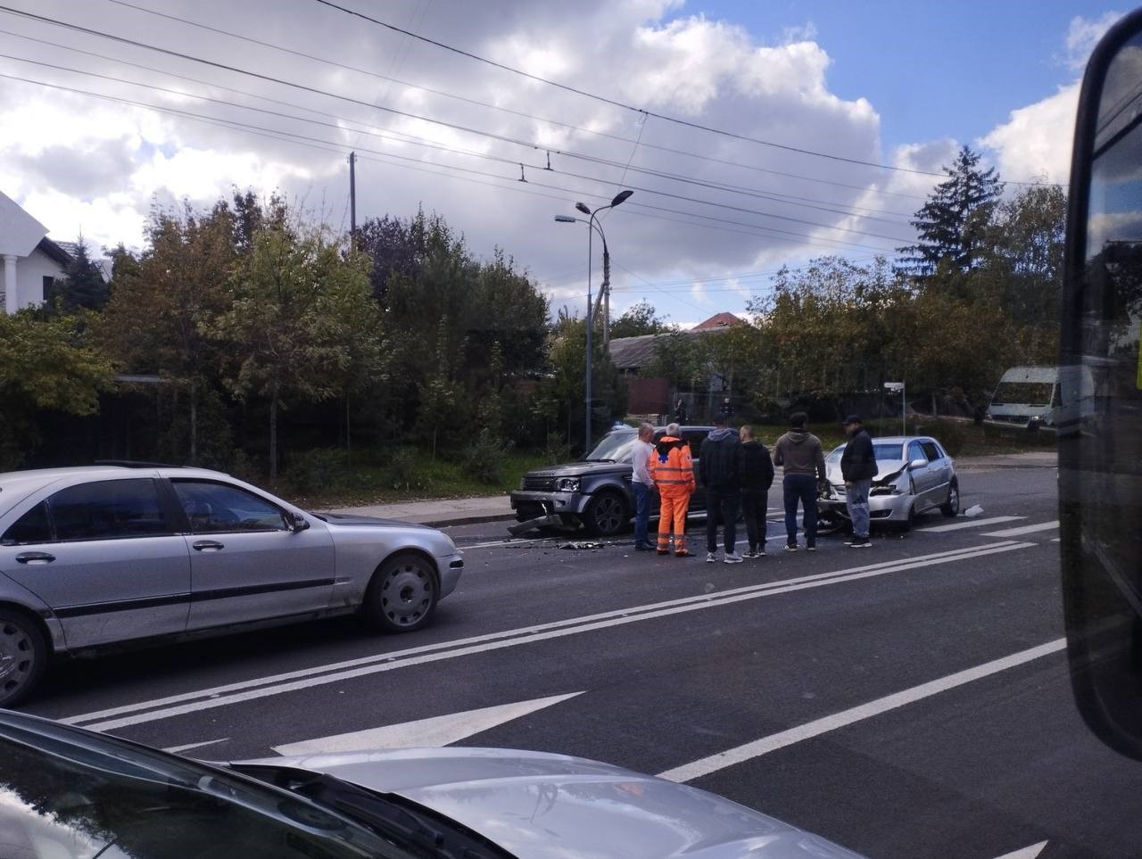 Accident în capitală: O persoană a fost transportată la spital 