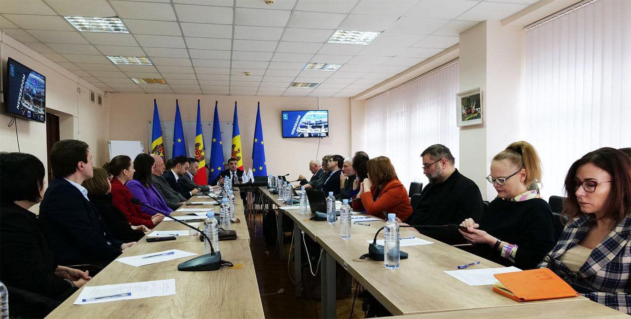 FOTO Dezbatere publică despre transformarea posturilor publice de radio și televiziune în era digitală