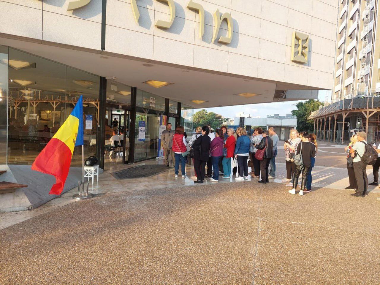 Queues at some polling stations in the diaspora