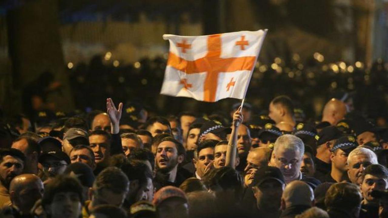 Полиция применила спецсредства против участников акции в Тбилиси. 11 человек задержали