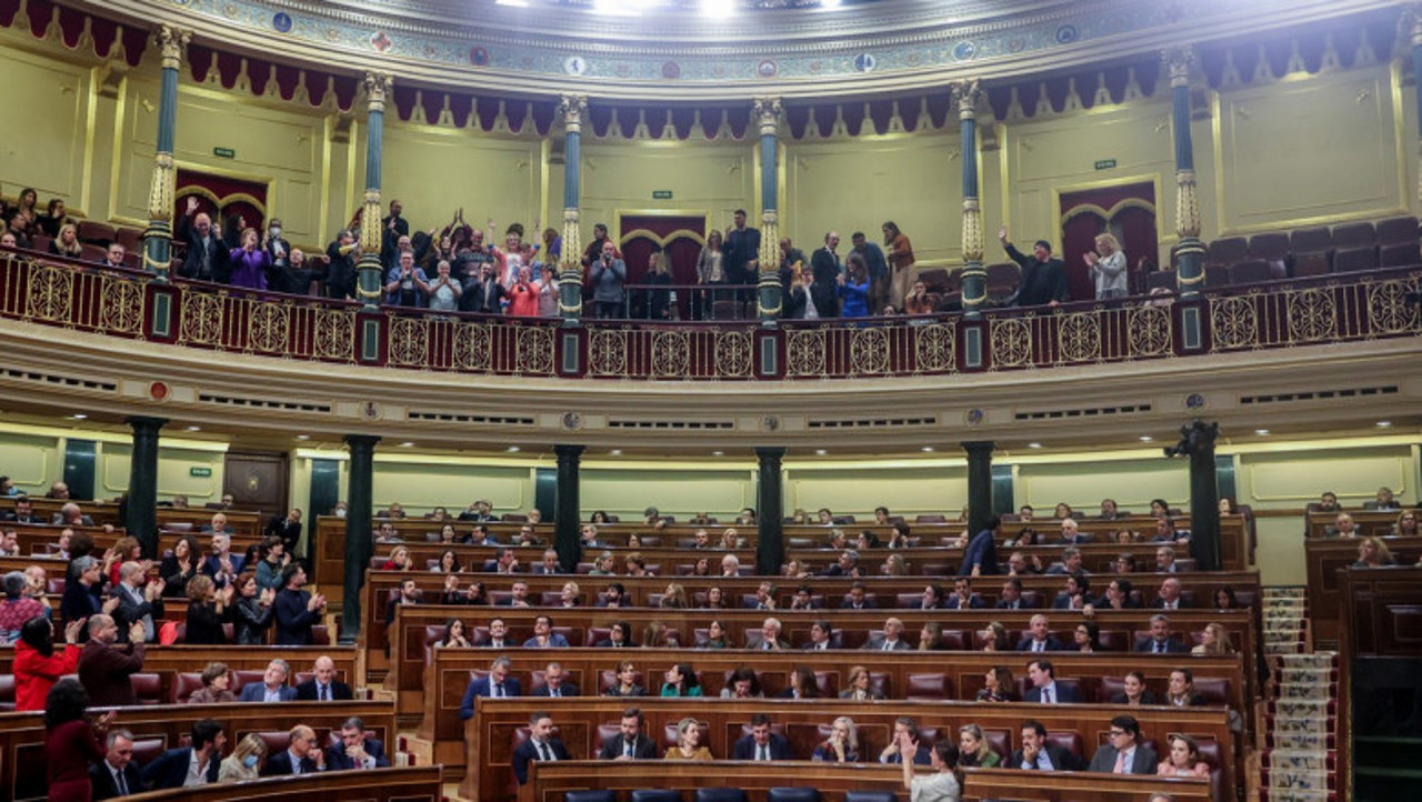 The US Congress approves a $45 billion aid package for Ukraine