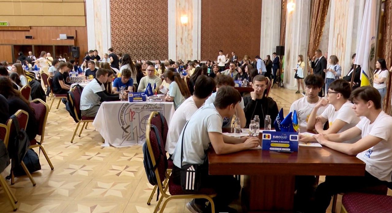 EuroQuiz Moldova | 41 de echipe au luptat pentru o vizită la Bruxelles: „Interesant, emoții deosebite și dezvoltarea spiritului de echipă”