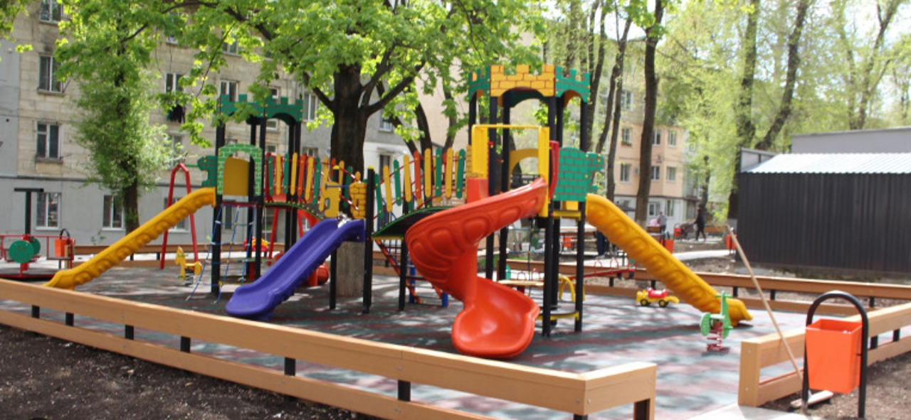 Curțile renovate aduc comunitățile mai aproape: „Au apărut cuvintele «noi» și «nostru»”