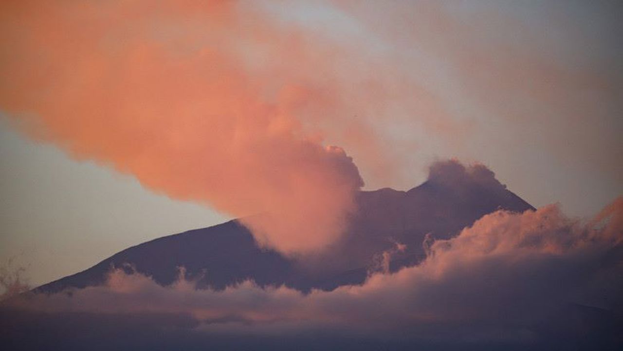 Vulcanul Etna  a început să erupă. Aeroportul din Catania a fost închis