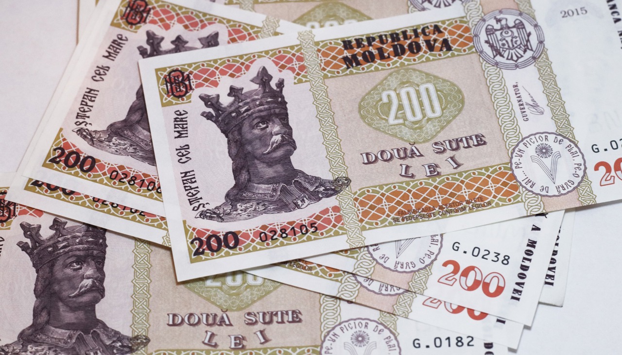 Мунтяну: зарплаты учителей и других бюджетников могут вырасти с осени