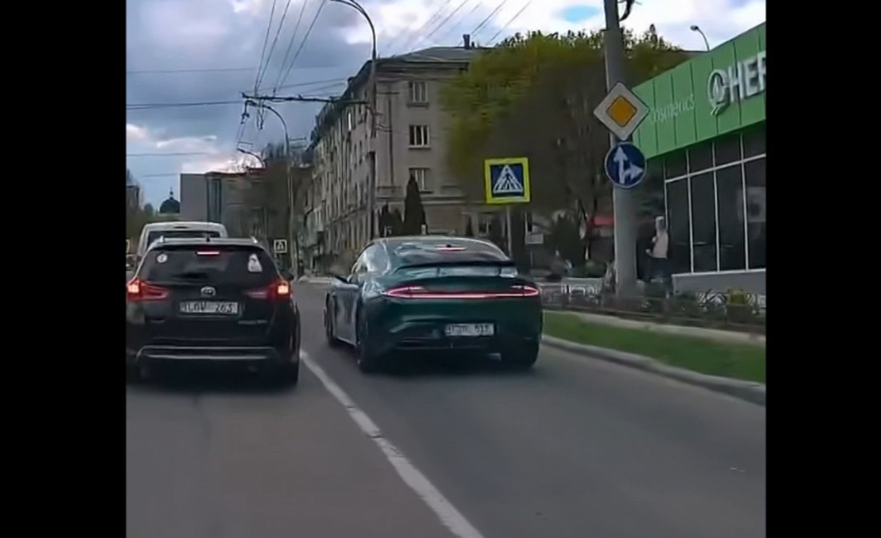 Chișinău: Femeia lovită pe trecerea de pietoni rămâne în stare extrem de gravă, șoferul reținut