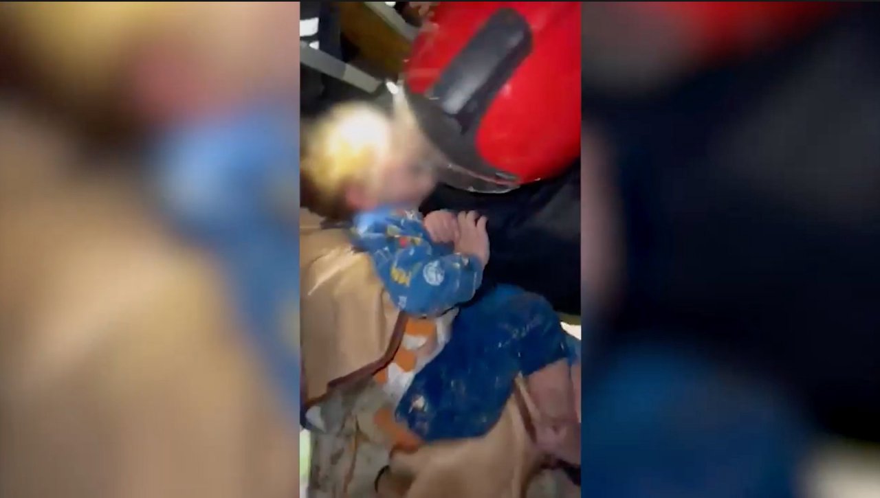 Salvatorii moldoveni au salvat un copil de trei ani de sub ruine în Turcia