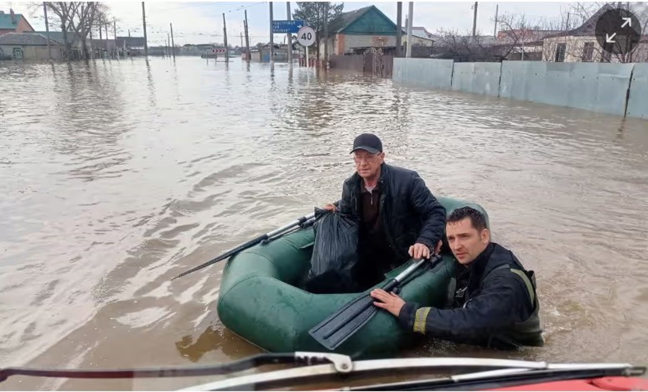 ФОТО В России объявлено чрезвычайное положение федерального уровня из-за наводнения, вызванного прорывом дамбы