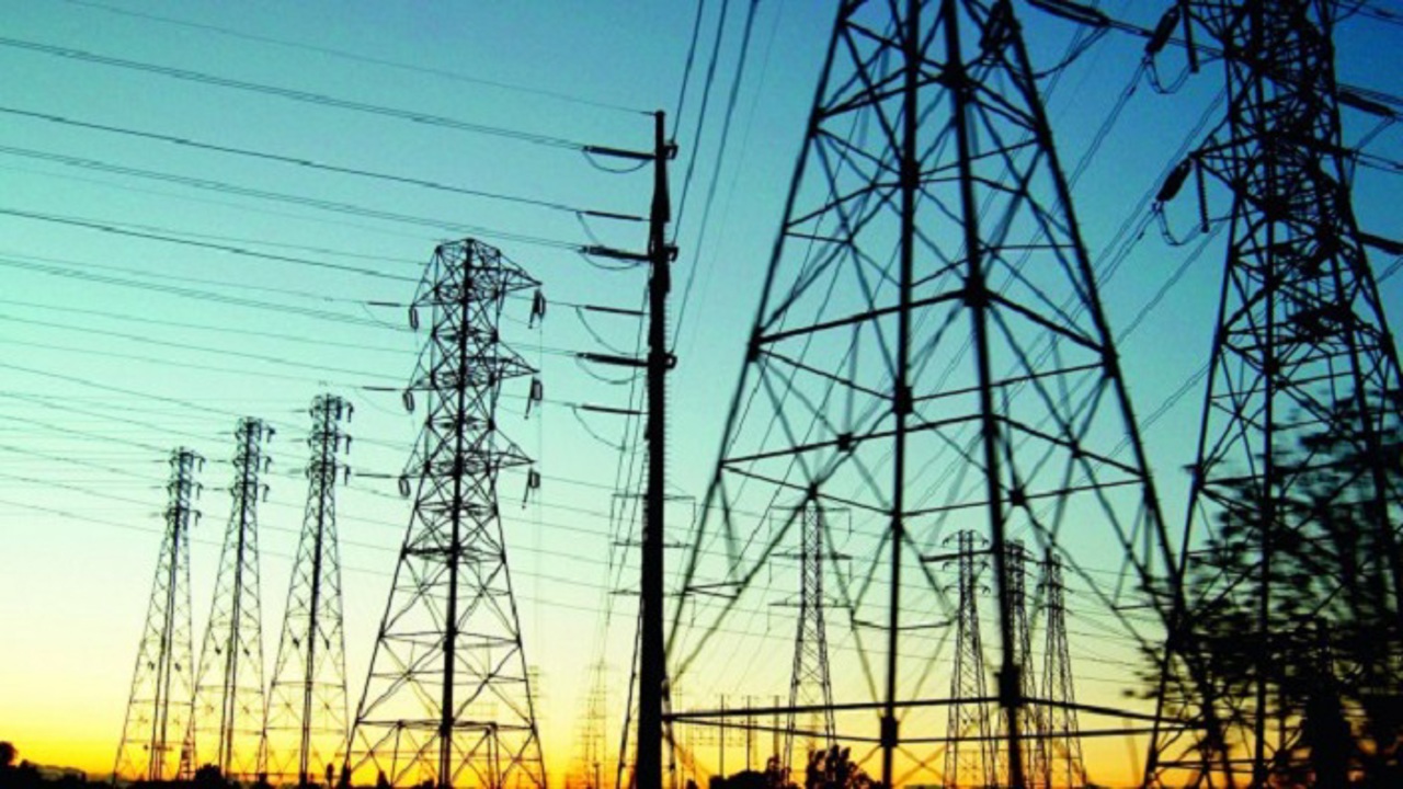 Energia electrică se ieftinește. Noile tarife aprobate de ANRE