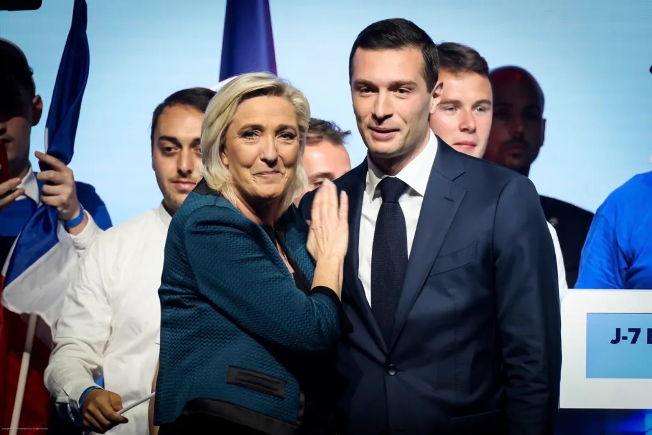 Le Pen’s far right set for big win in first round of French election